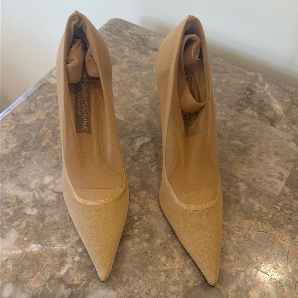 Dolce & Gabbana Tan Heels Elegant Suede Pointed-Toe